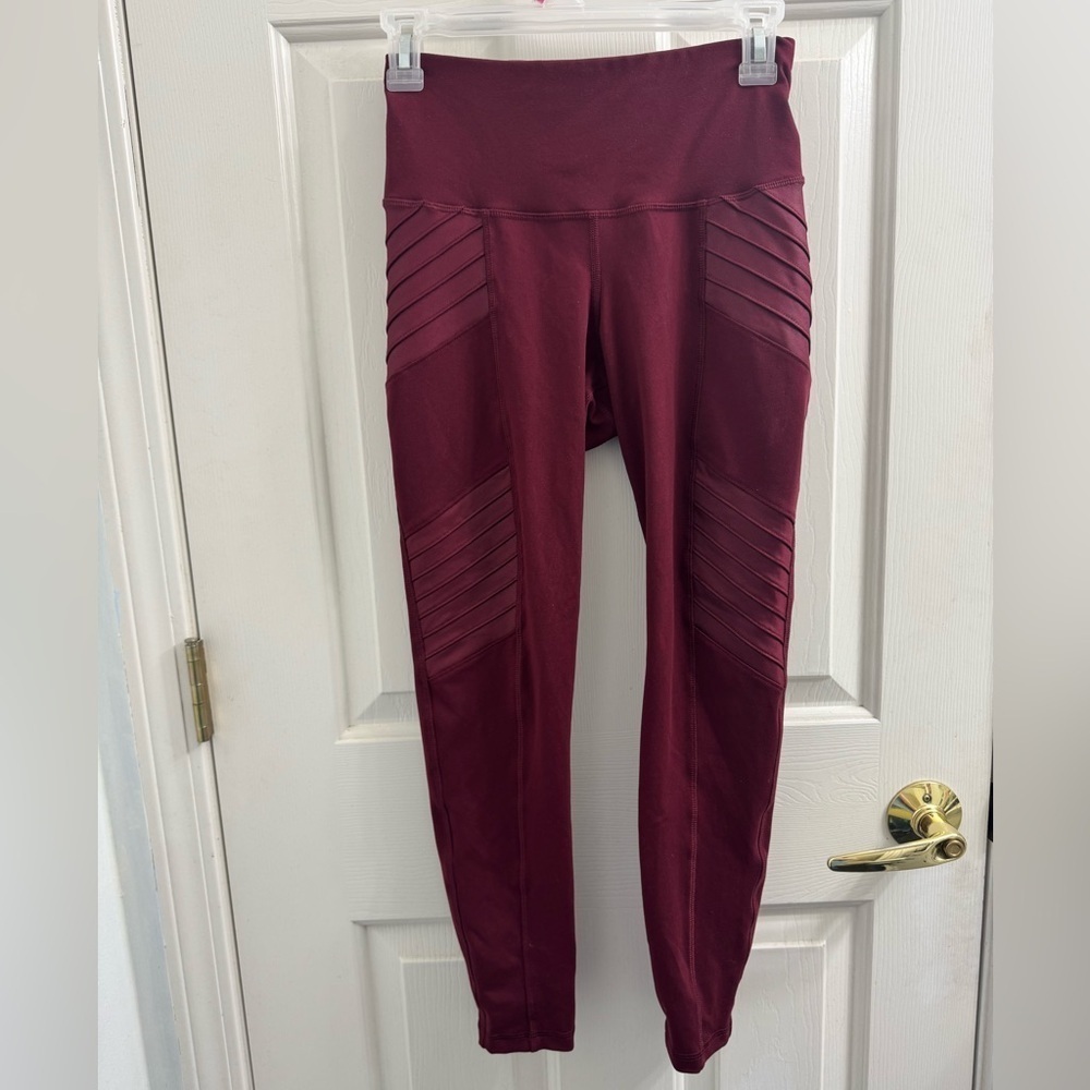 Old Navy Active Go Dry Women’s Burgundy Workout leggings